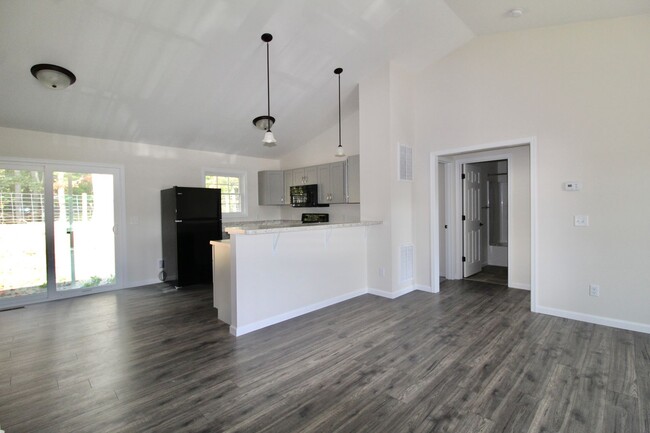 Foto del edificio - Newer Home for Rent in Brentwood Subdivision!
