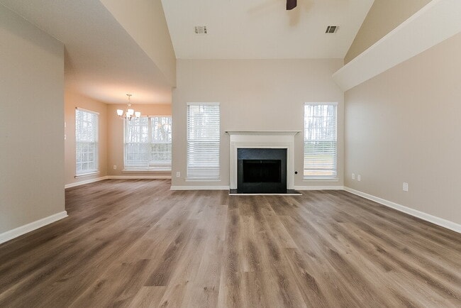 Building Photo - 545 Wyntuck Dr