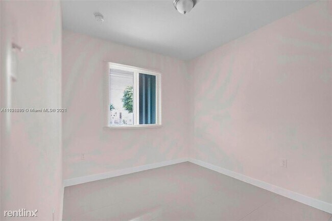Foto del edificio - 4 br, 2 bath House - 1600 NW 152nd Ter