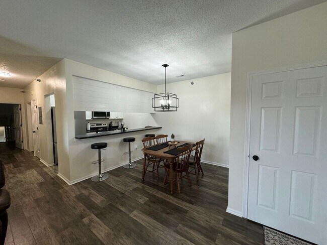 Foto del edificio - Charming 3 Bed 2 Bath Condo for Rent
