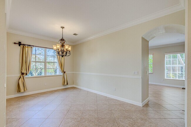 Building Photo - 812 Lincoln Ct