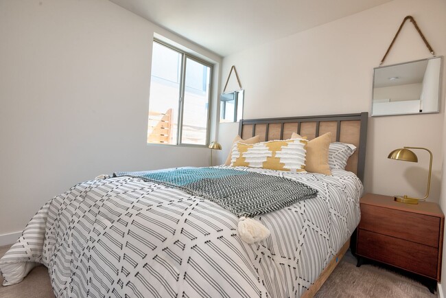 Building Photo - Ballard Townhouse