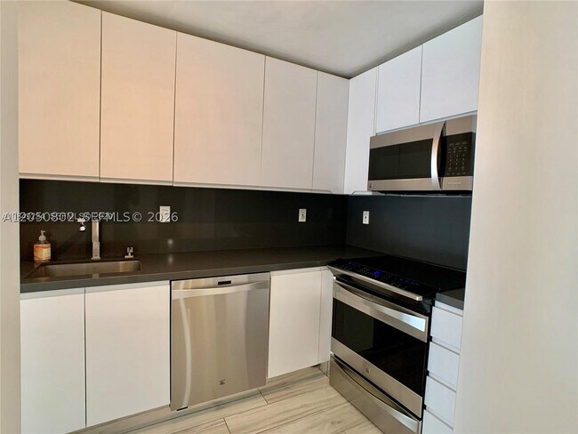 Foto del edificio - 9360 Fontainebleau Blvd