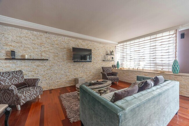 Foto del edificio - 1300 N Lake Shore Dr