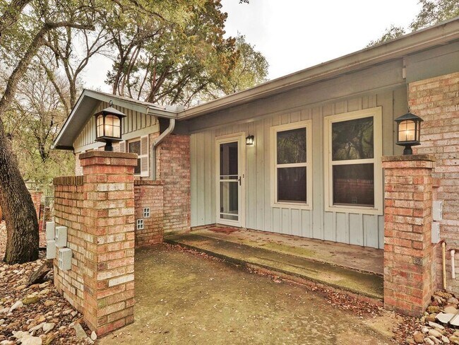 Building Photo - 5903 Burlington Ct