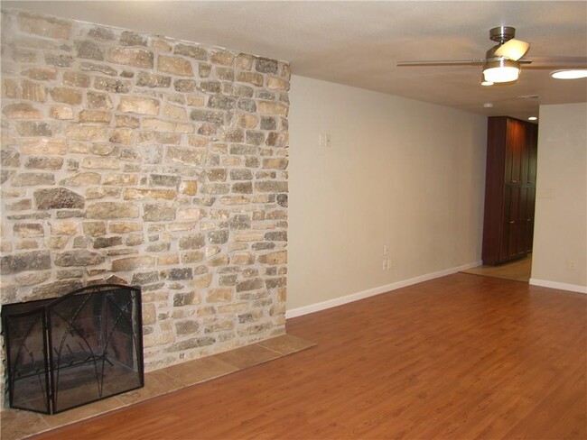 Building Photo - 8806 Westover Club Dr