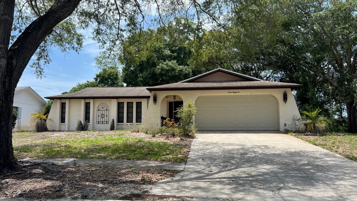 Primary Photo - 1286 Golden Oak Dr
