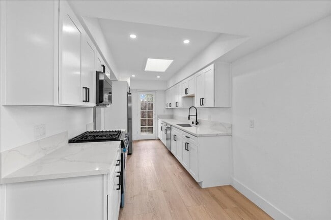 Building Photo - 6910 Eberhart St