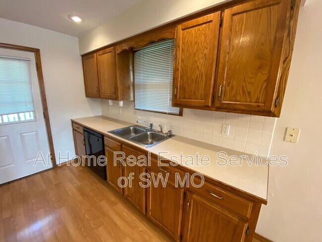 Foto del edificio - 3324 Leawood Ave