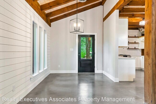 Foto del edificio - 3 br, 2 bath House - 228 Sims Place Road