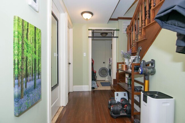 Building Photo - 4 Bedroom