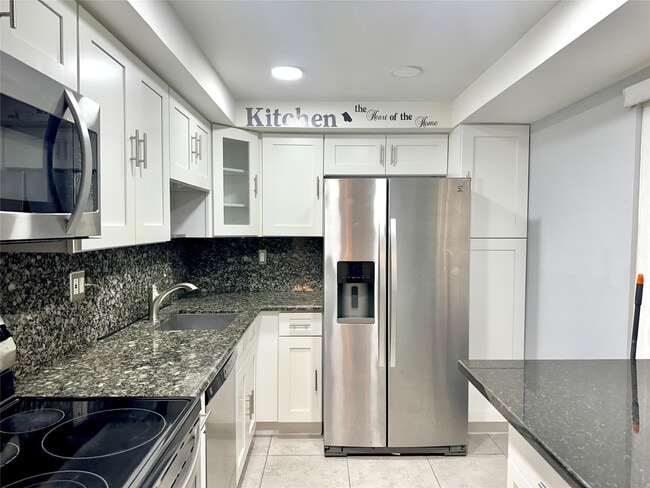 Foto del edificio - 6701 N University Dr