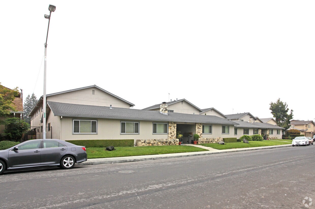 880 - 884 Burbank Dr - 880-884 Burbank Dr