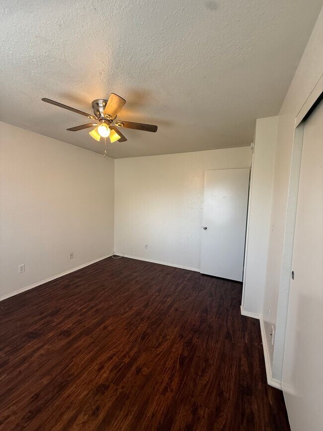 Foto del edificio - 718 Emory St
