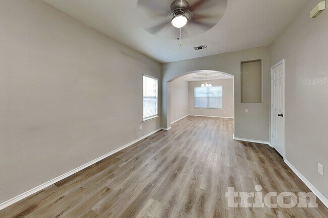 Foto del edificio - 8210 Grissom Cir