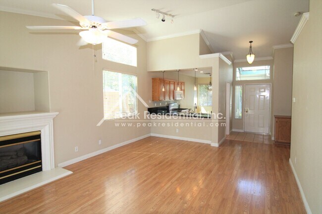 Building Photo - A Cute Folsom 3bd/2ba House with 2 Car Gar...