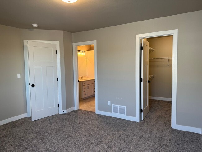 Building Photo - Horace ND - Available Now