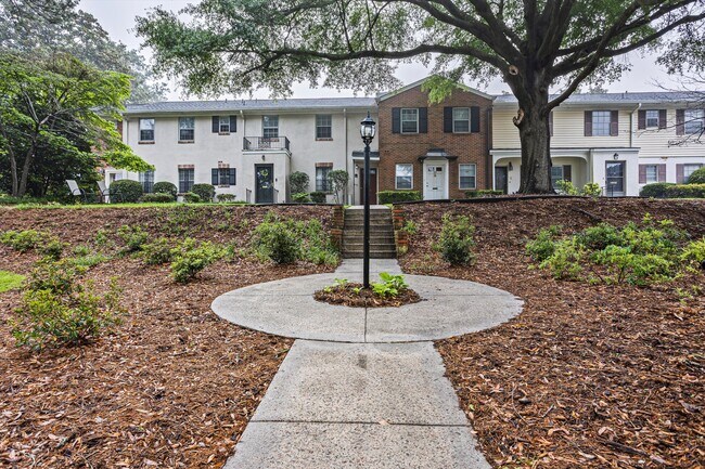 Building Photo - 2846 Walton Way