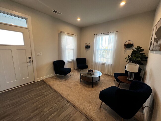 Foto del edificio - Immaculate 3, Bed, 2.5 Bath Home Minutes from the VA/NC Line