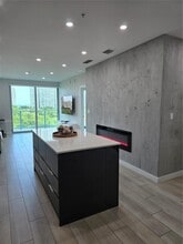 Building Photo - 1600 SW 1st Ave