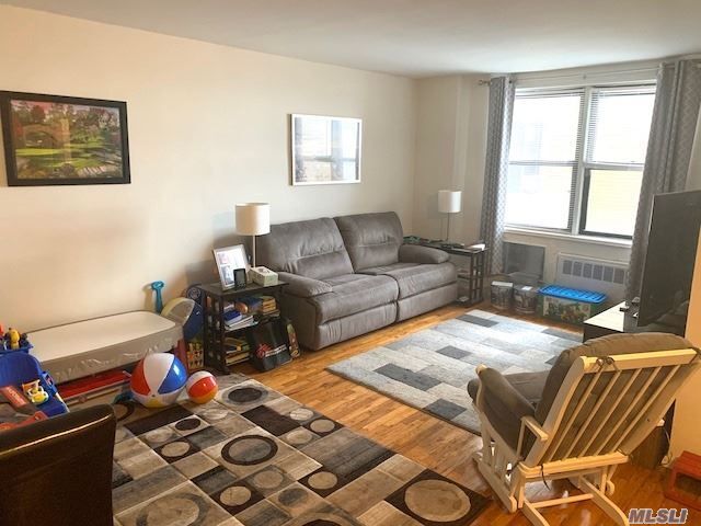 Building Photo - 10 Monroe Blvd