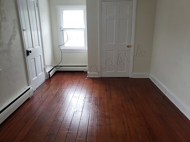 Building Photo - 116 E Main St