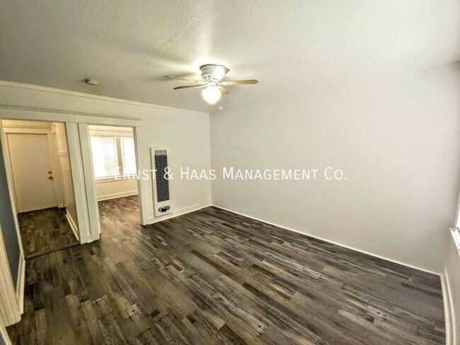 Building Photo - 1306 E Hellman St