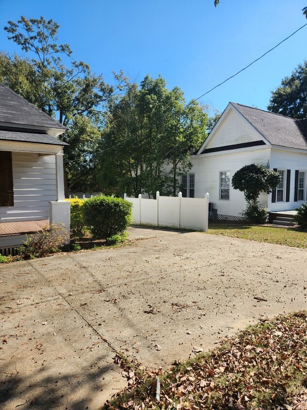 Foto del edificio - For Rent in Blakely, GA – Ideal for Sectio...