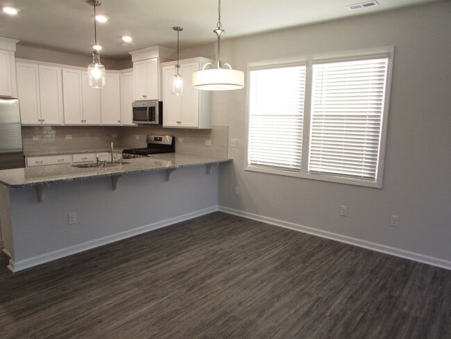 Foto del edificio - Spacious 4 Bedroom/ 3 Bathroom Home in Lovely Terrell - 2 Car Garage - Washer/Dryer and Lawn Main...