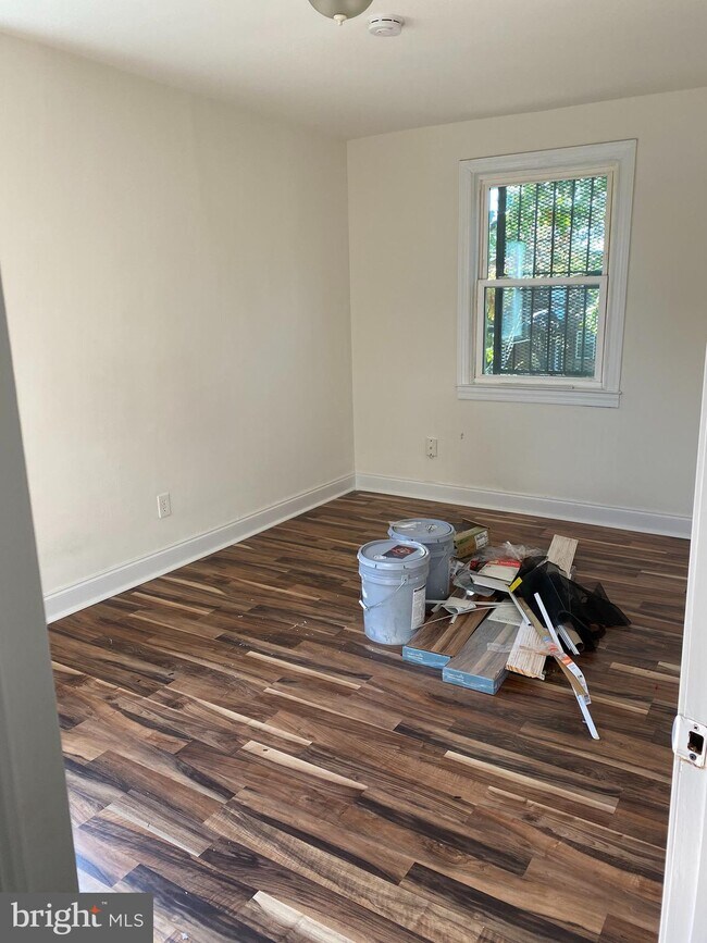 Building Photo - 423 Mellon St SE