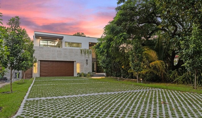 Foto del edificio - 807 SW 12th Ave