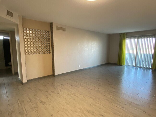 Foto del edificio - 2 Bedroom - 2 Bath Condo