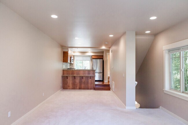 Foto del edificio - 10700 24th Ave NE