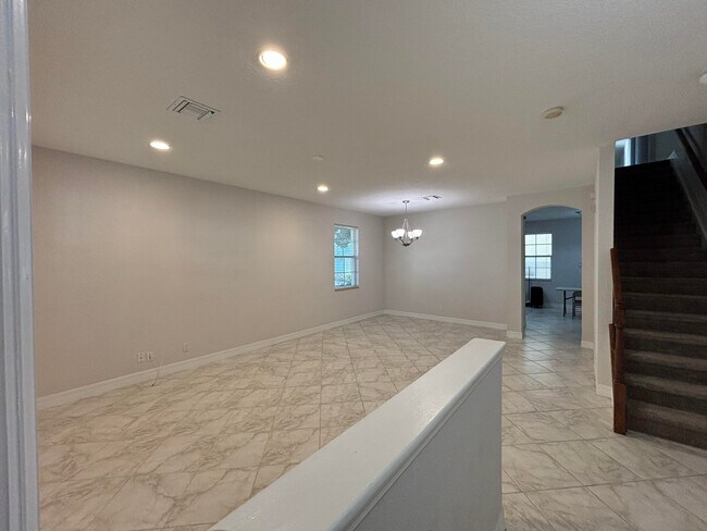 Foto del edificio - 909 NW 18th Ave