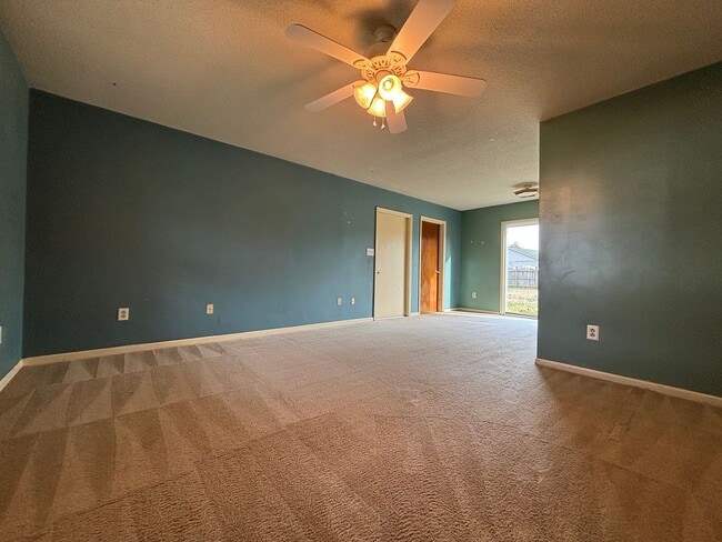 Building Photo - Charming on Blue Creek