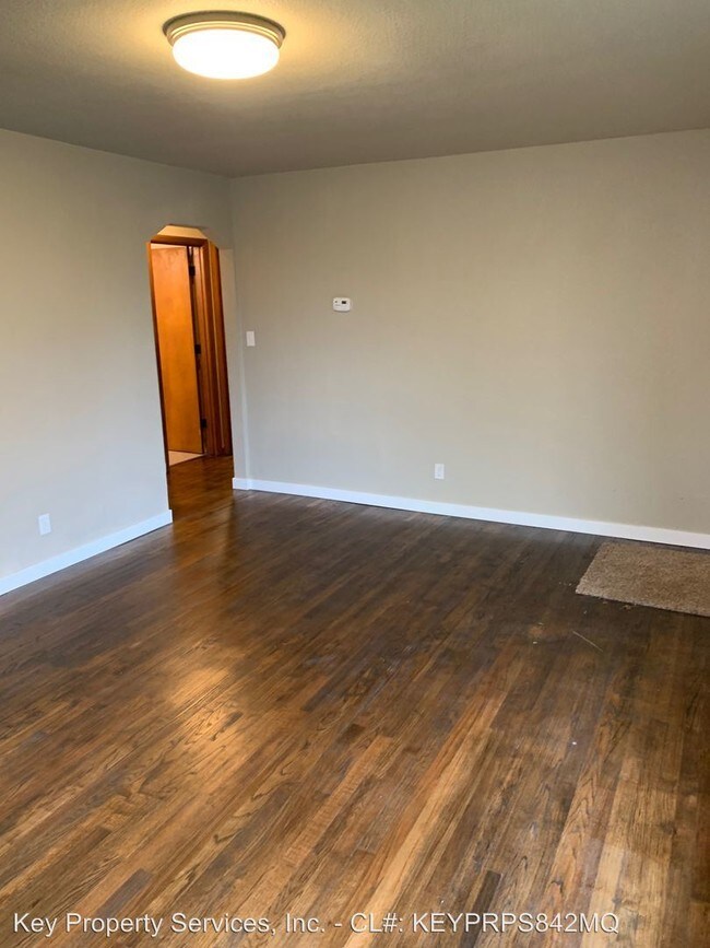 Building Photo - 2 br, 1 bath House - 2130 E 16th St