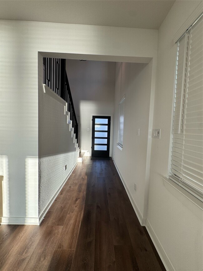 Building Photo - 6630 Escondido Dr