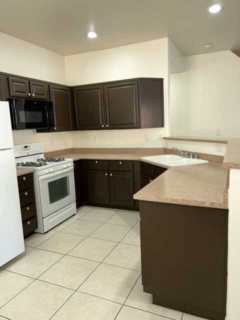 Building Photo - 3520 Glorious Iris Pl