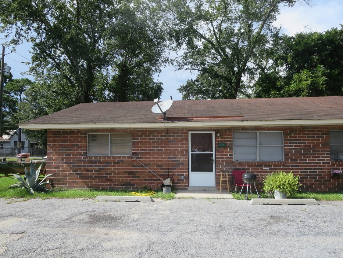 Building Photo - 400 E Magnolia St