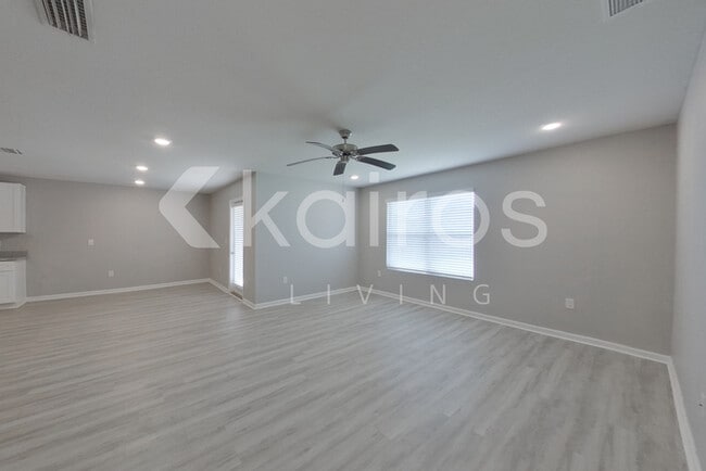 Building Photo - 316 Monarch Ln