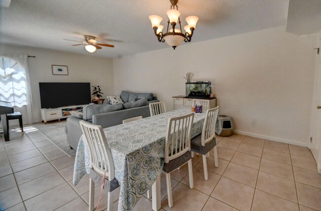 Foto del edificio - 8248 Severn Dr