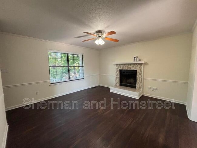 Foto del edificio - 210 Foxdale Dr