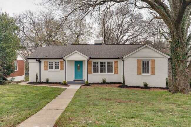 Building Photo - 4 Bedroom, 3 Bath Home w/  1 Car Garage
