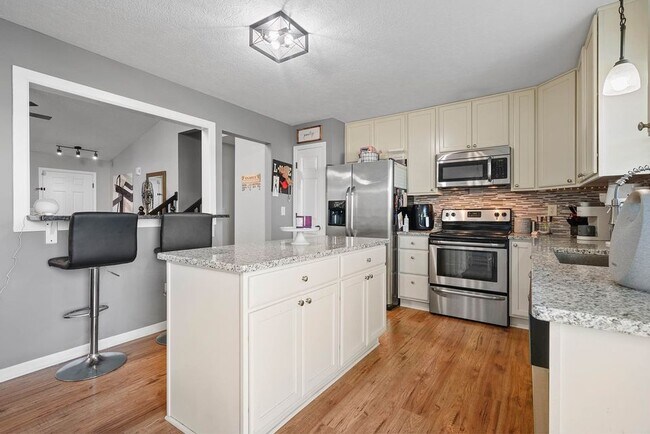 Foto del edificio - 5512 Meadow Passage Dr