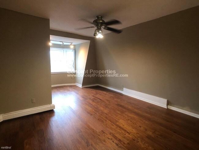 Building Photo - 2 br, 2 bath Triplex - 652 Tremont St # 5E