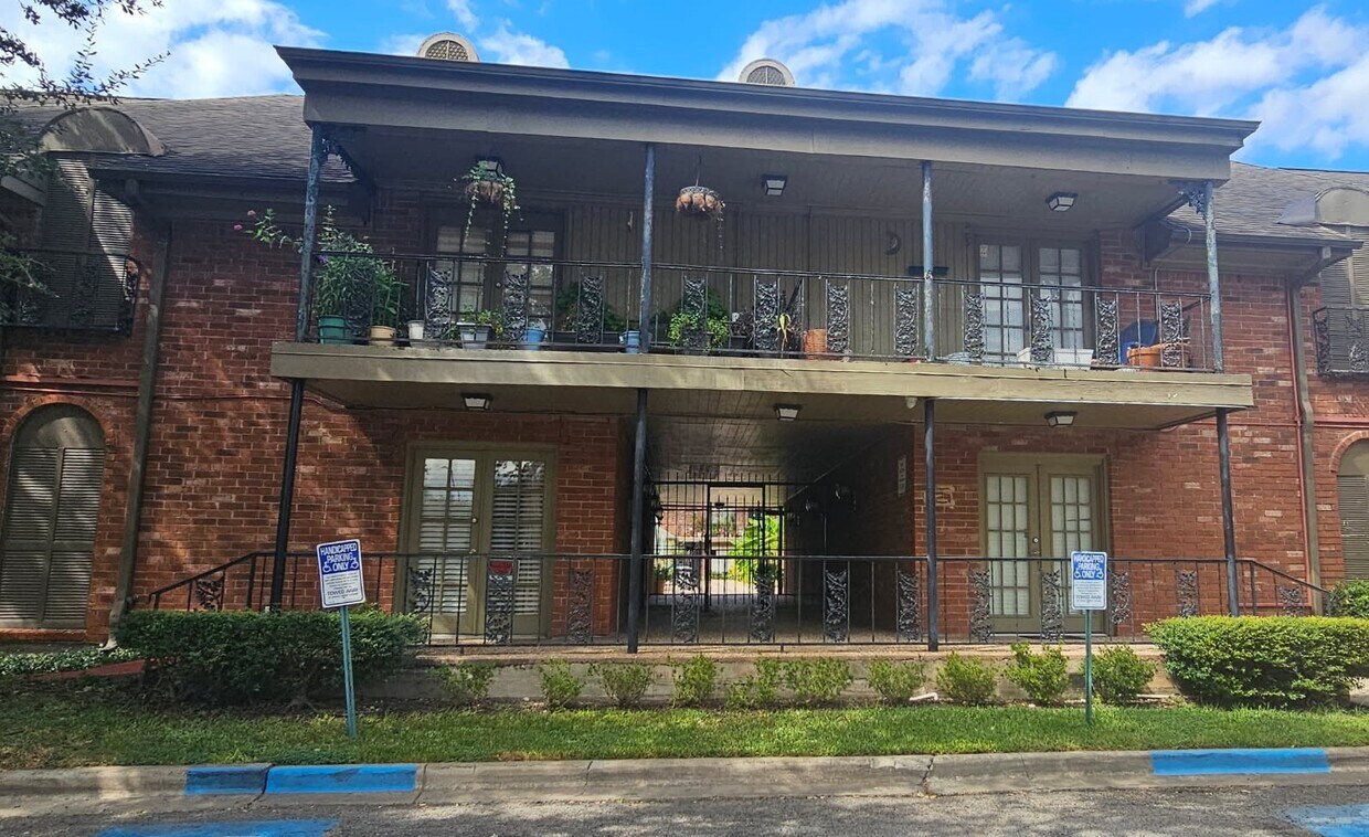 Foto principal - 11550 Chimney Rock Rd