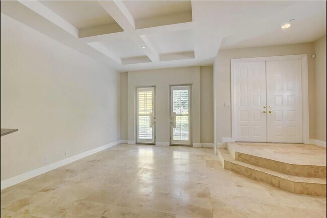 Building Photo - 545 NE 69th Cir