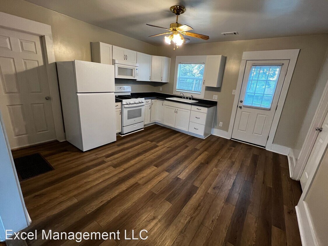 427 E 10th St, Mishawaka, IN 46544 House Rental in Mishawaka, IN