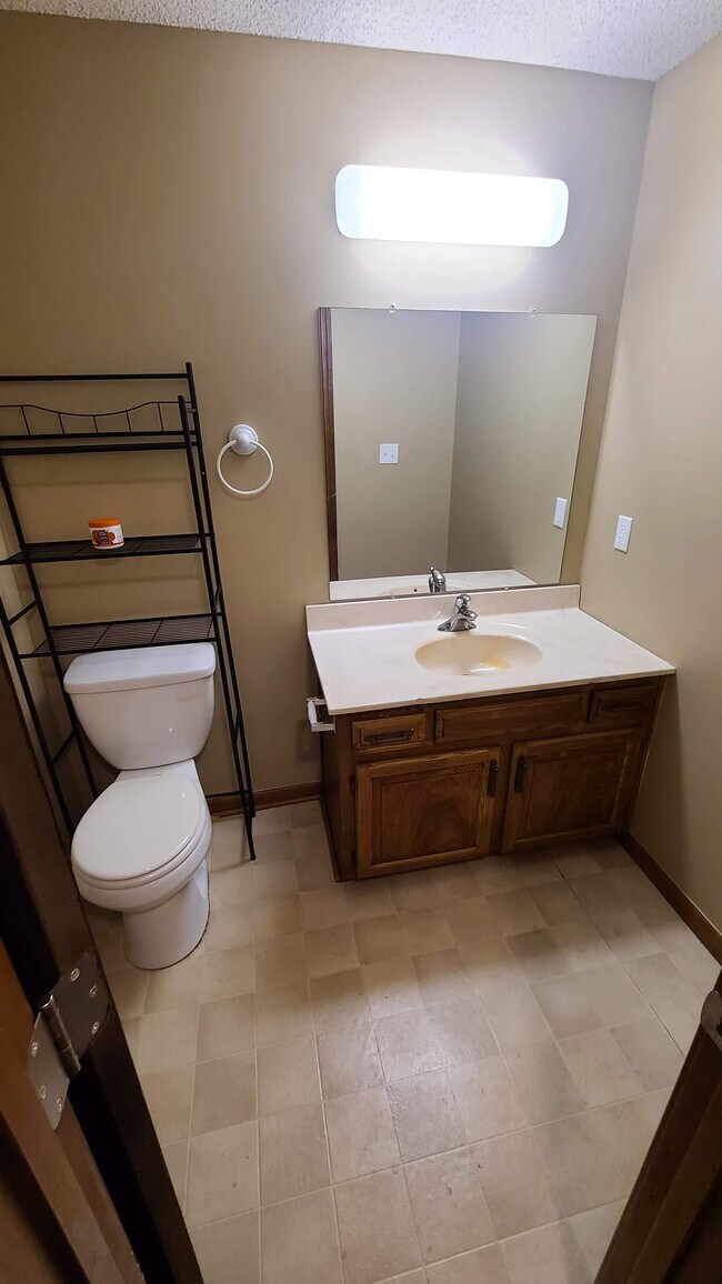 Building Photo - 1016 SE 7th Terrace