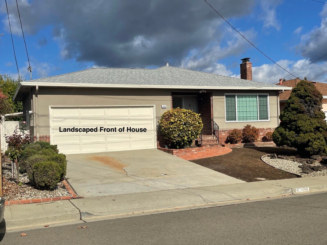 Landscaped Front of House - 3246 Lenard Dr